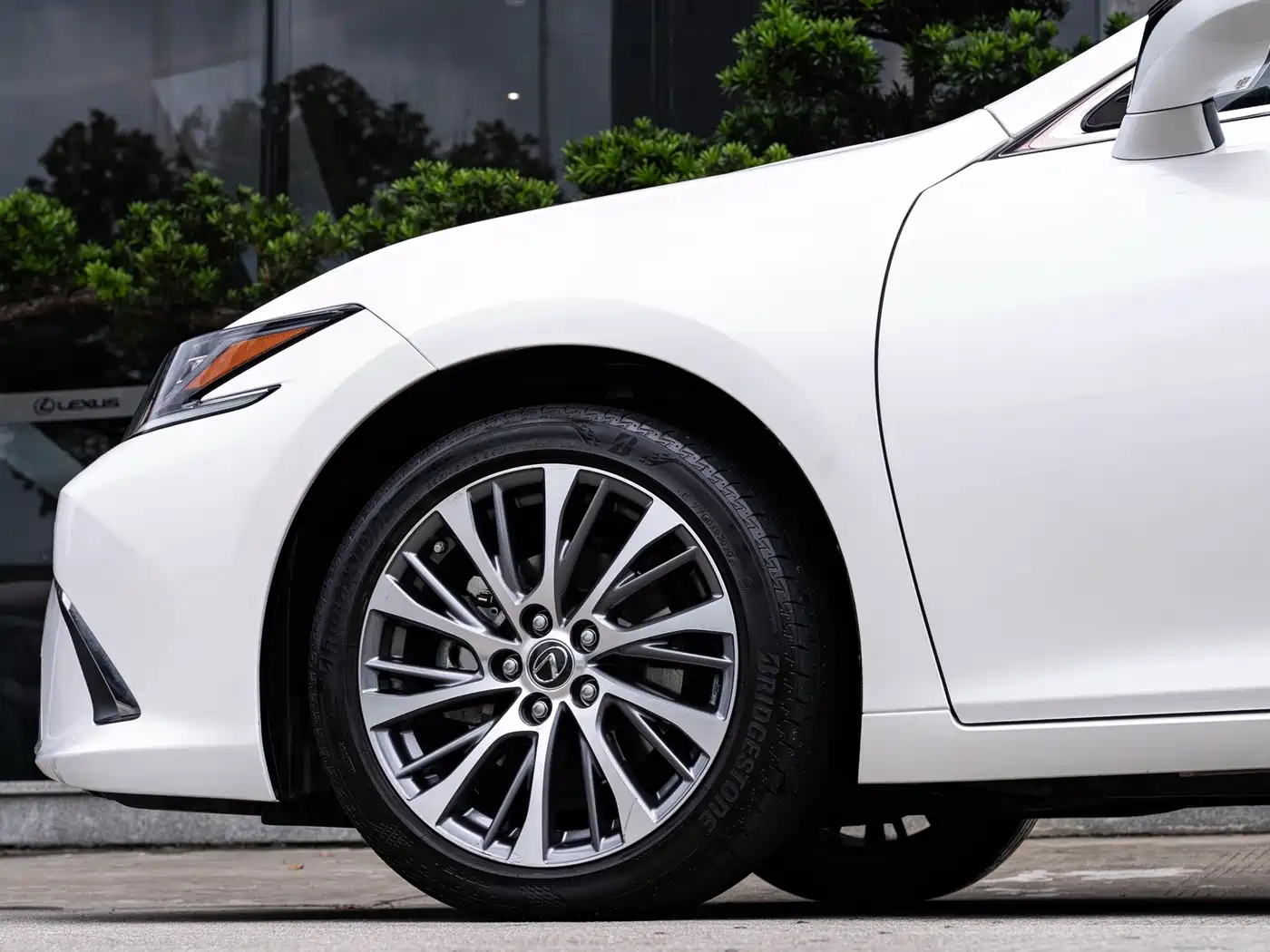 Photo 8 - Lexus ES