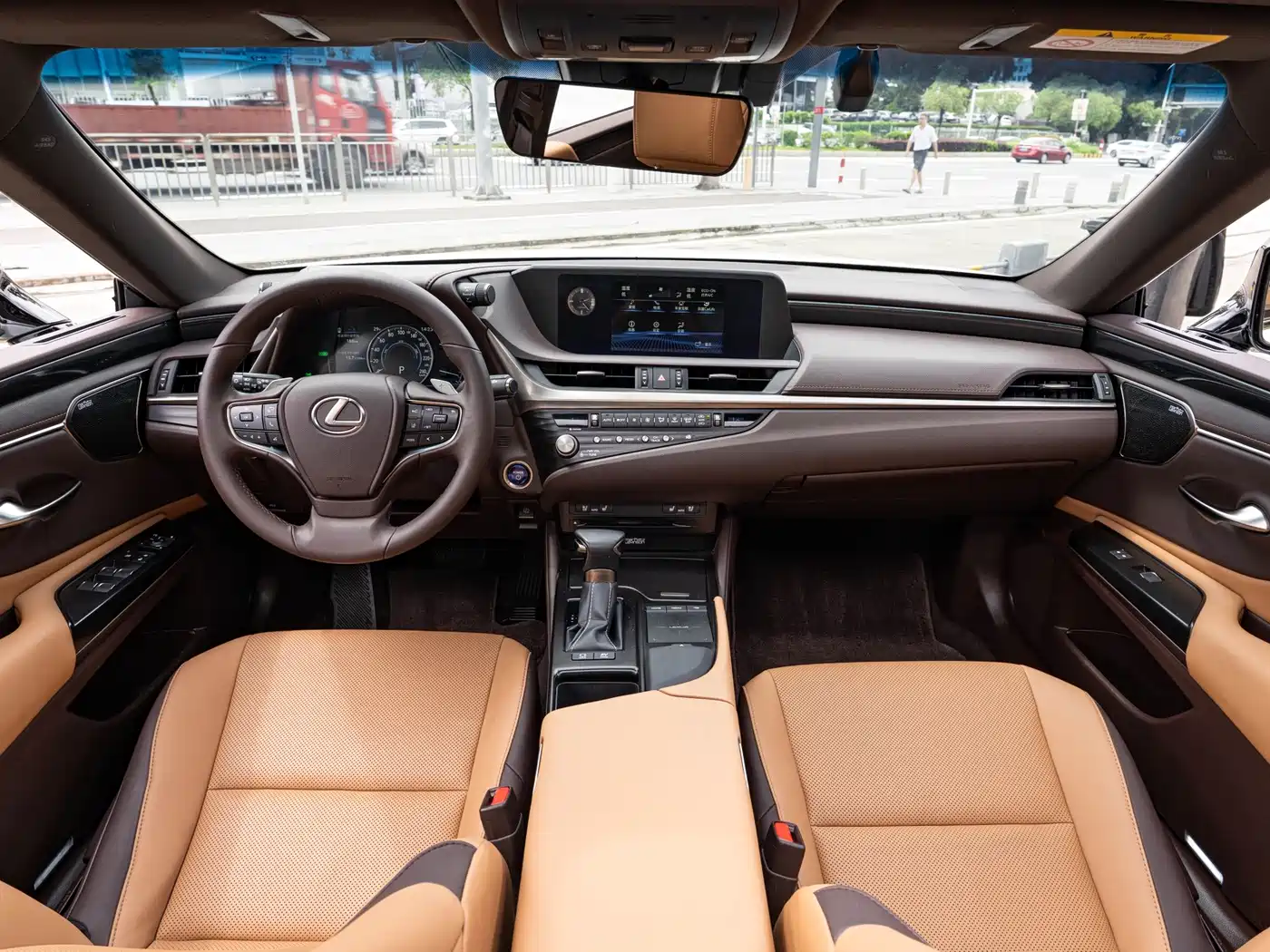 Photo 13 - Lexus ES