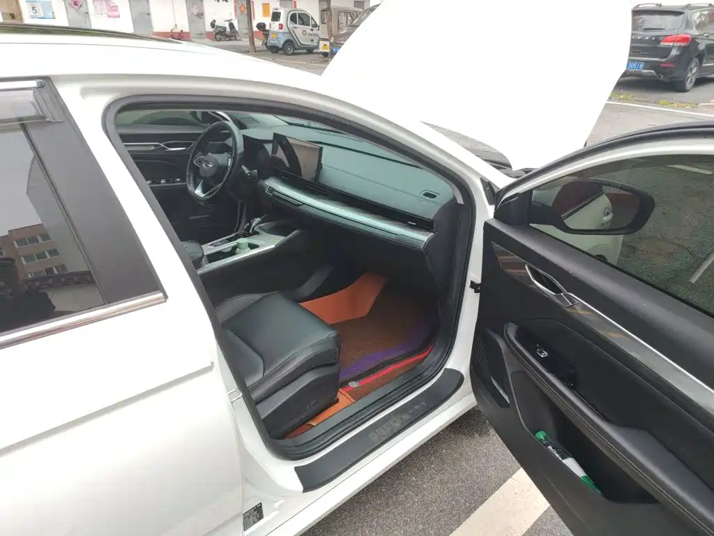 Photo 17 - Geely Emgrand L HiP