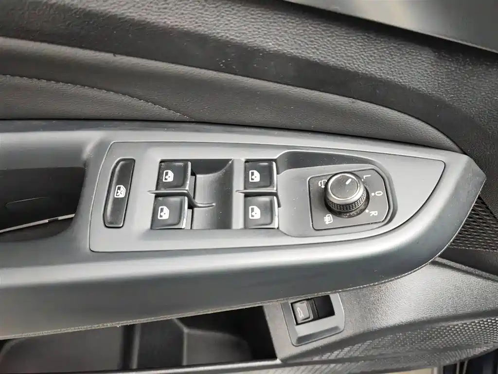 Volkswagen Passat 2023 330TSI Elite Edition фото 9