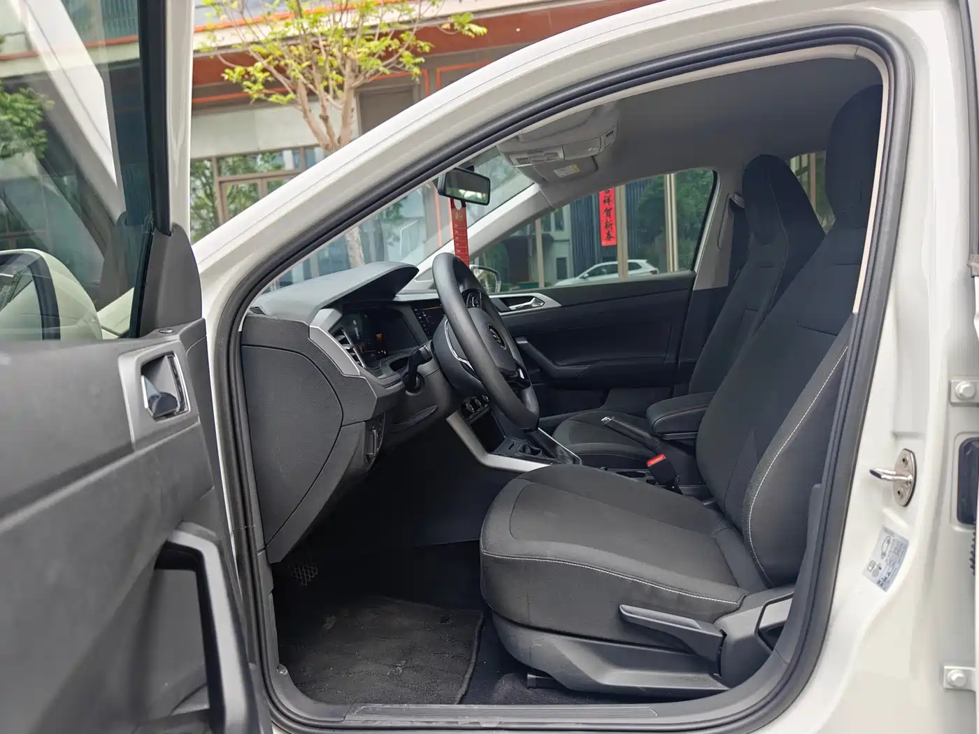 Volkswagen Polo 2023 Facelift Plus 1.5L Auto Joyful Living Edition фото 8
