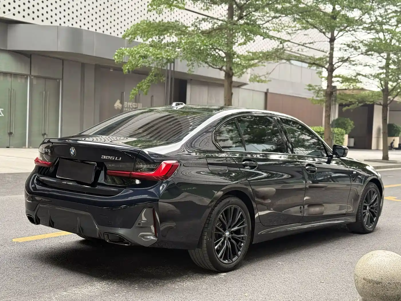 BMW 3 Series 2024 325Li M Sport Shadowline Package фото 4