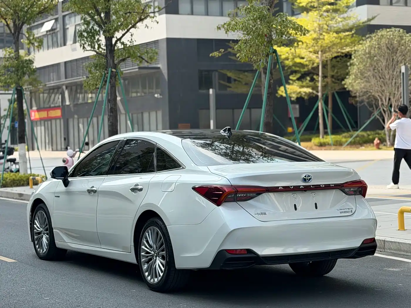Toyota Avalon 2019 Hybrid 2.5L Limited Flagship Version China V фото 14