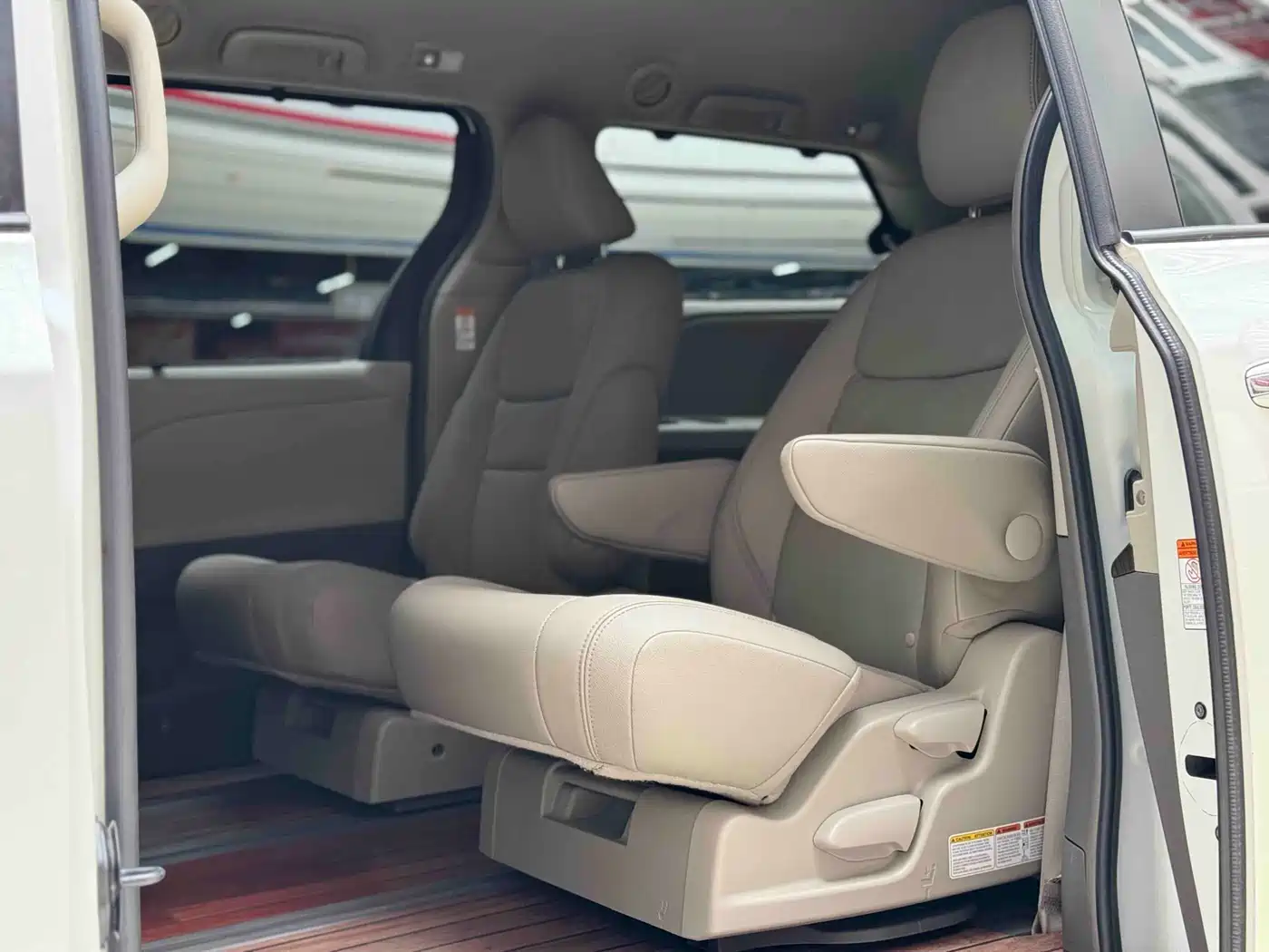 Toyota Sienna 2015 3.5L 4WD L фото 5