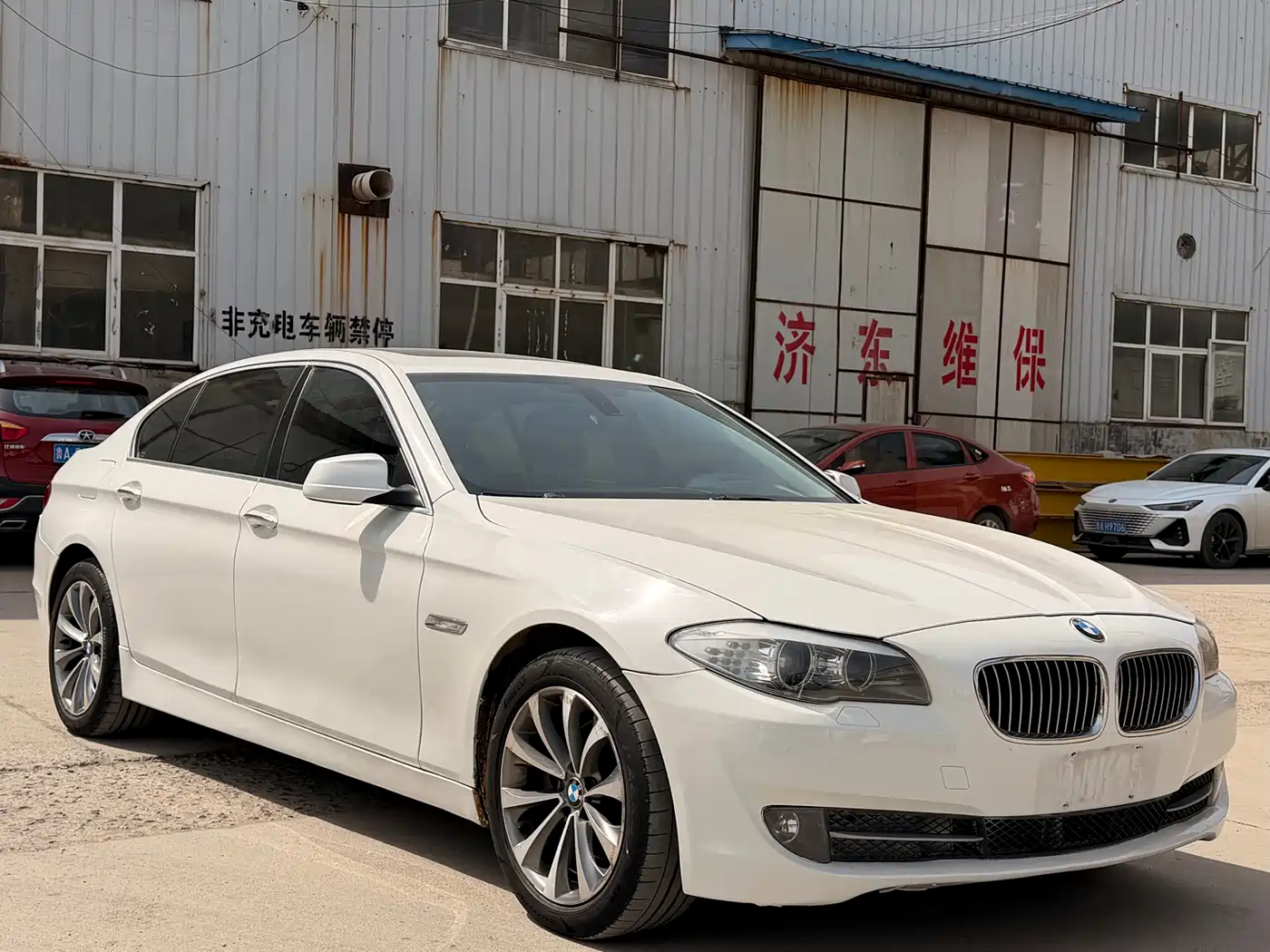BMW 5 Series 2011 523Li Luxury фото 3