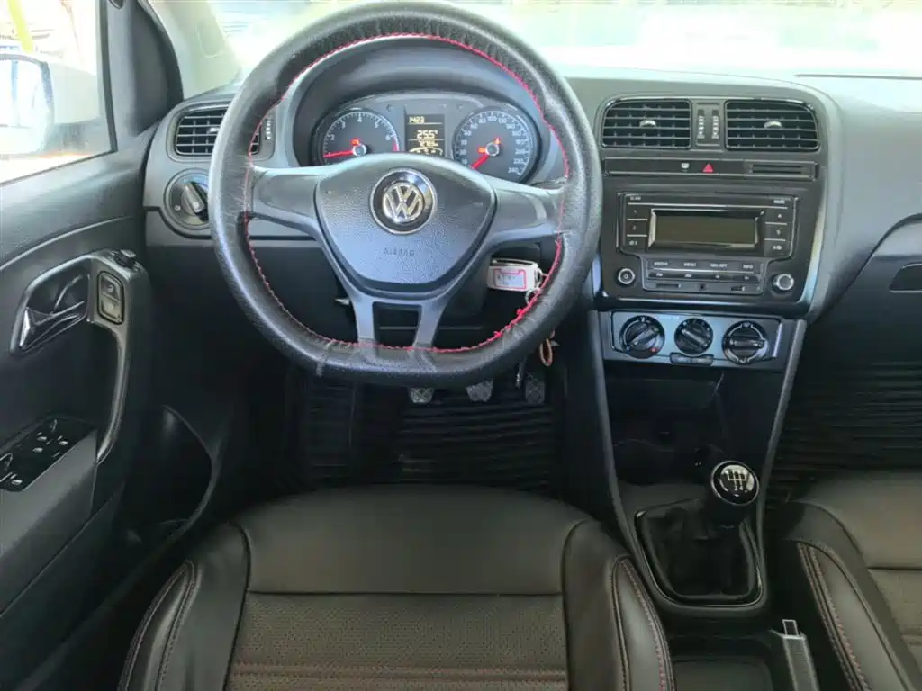 Volkswagen Polo 2016 1.4L Manual Trend фото 11
