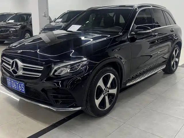 MERCEDES-BENZ GLC