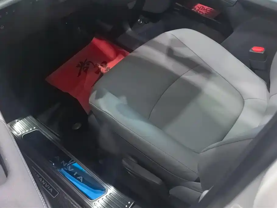 Toyota Granvia 2023 2.5L Hybrid Luxury Edition фото 9