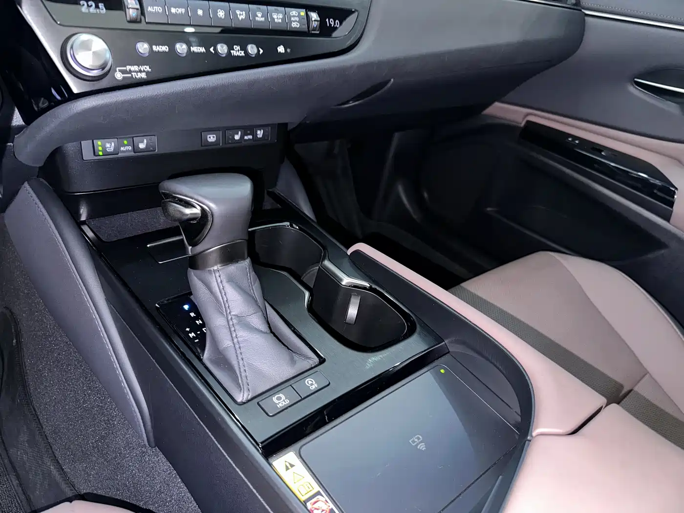 صورة 13 - Lexus ES