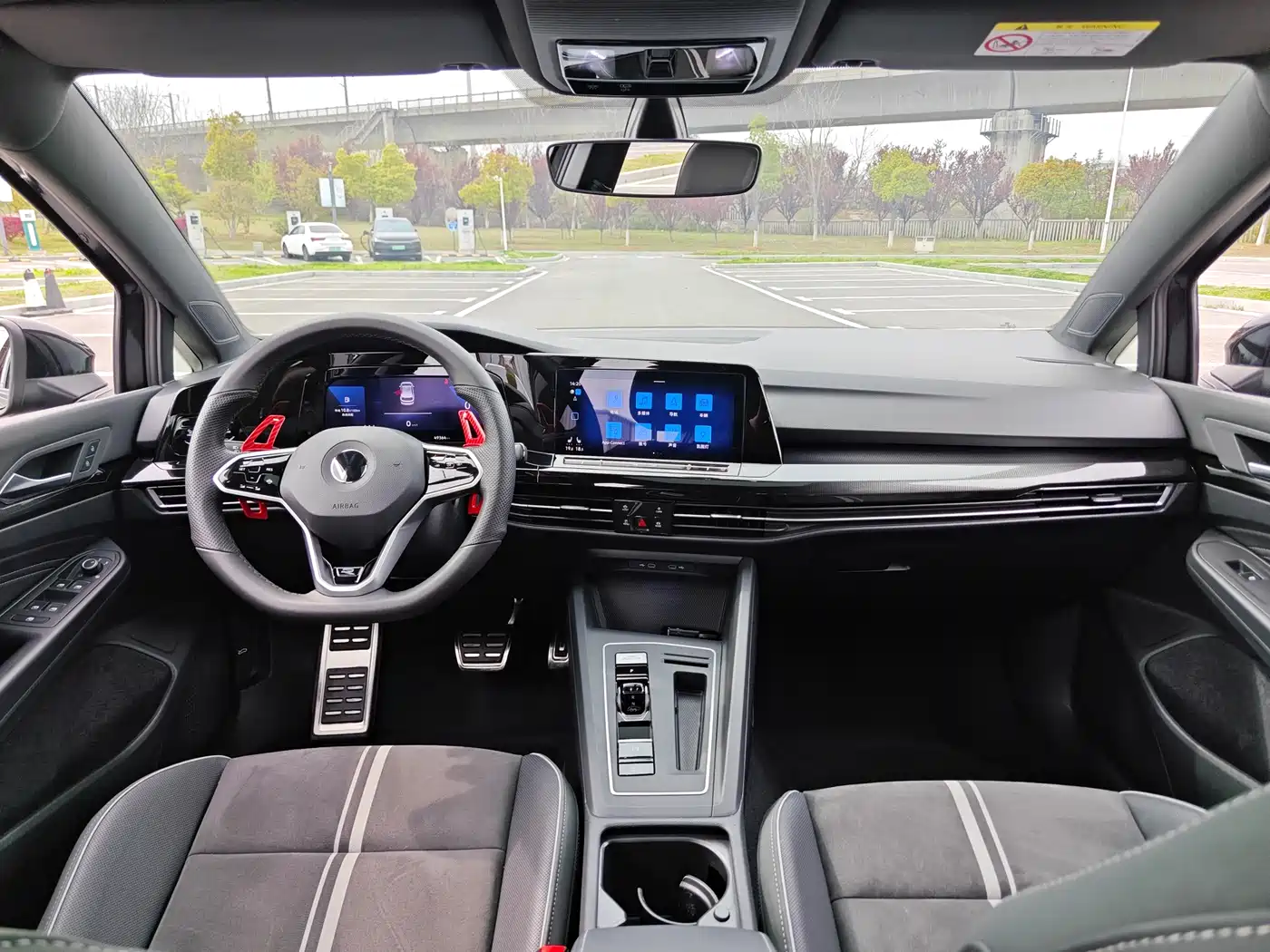 Volkswagen Golf 2023 Facelift 280TSI DSG R-Line фото 7