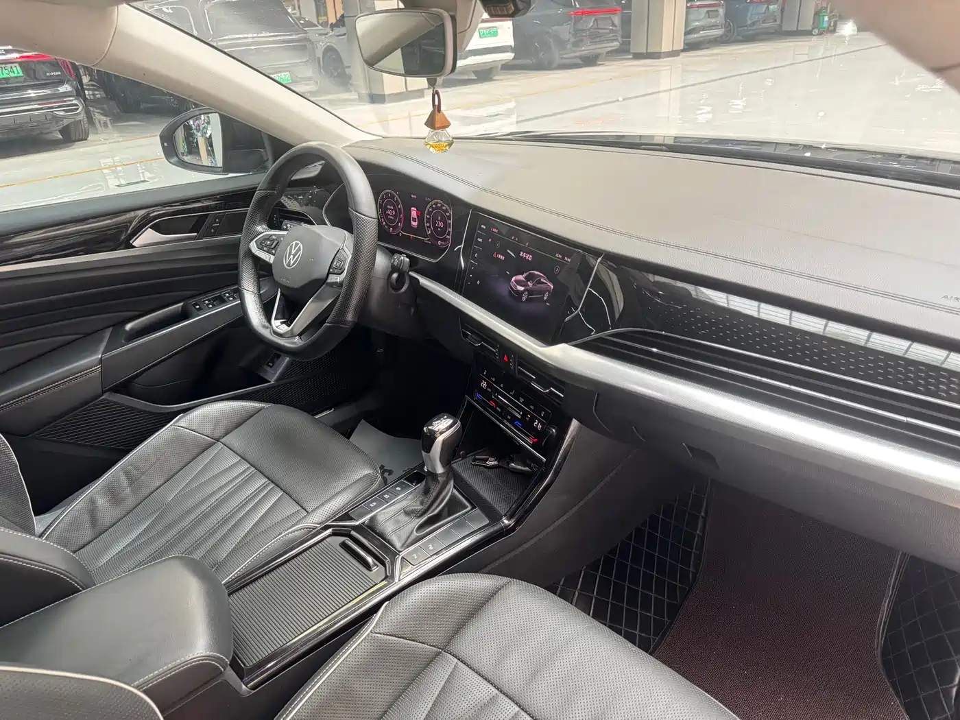 Volkswagen Passat 2021 Model 330TSI Luxury Edition фото 15