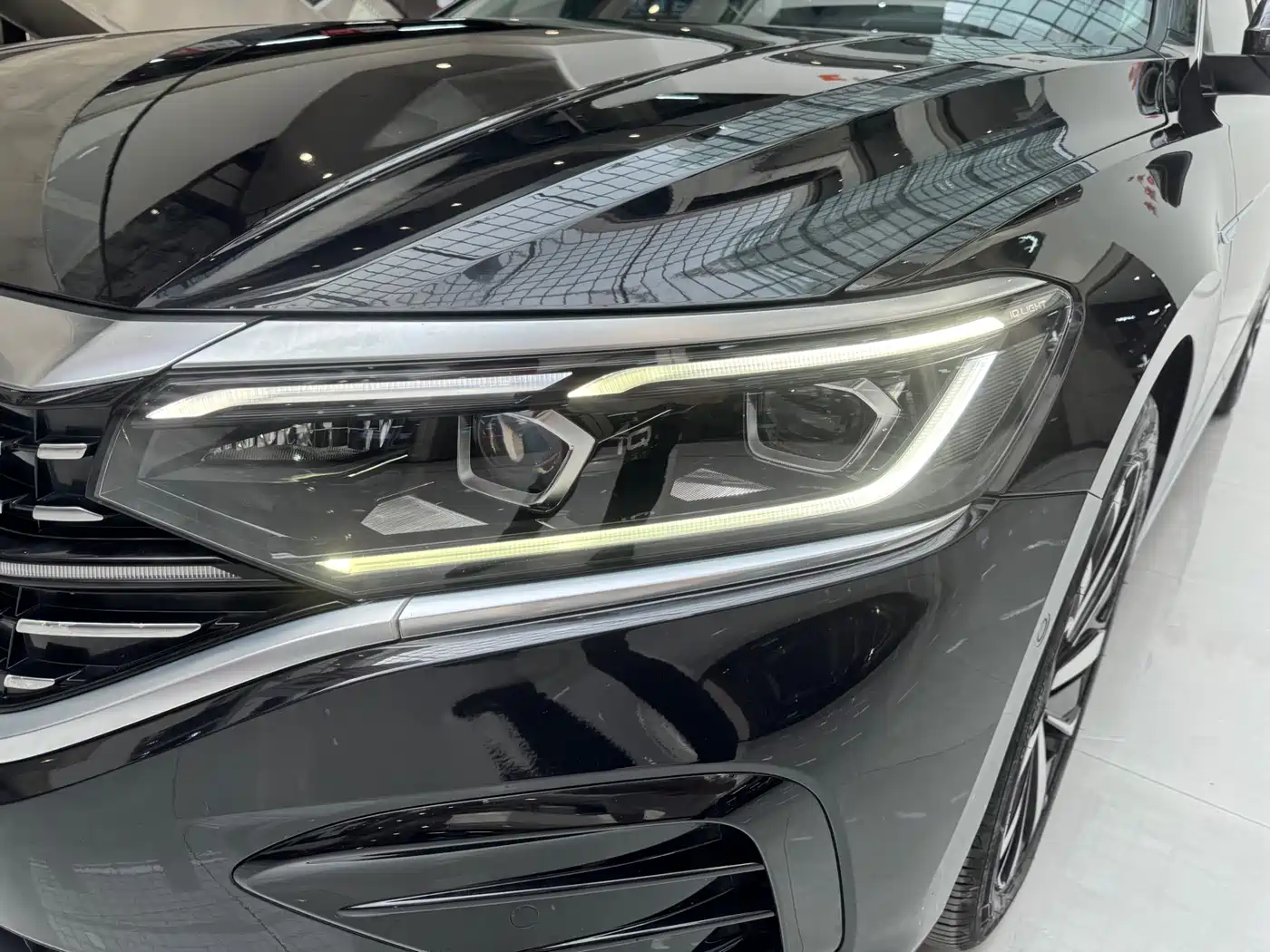 Volkswagen Passat 2021 Model 330TSI Luxury Edition фото 14