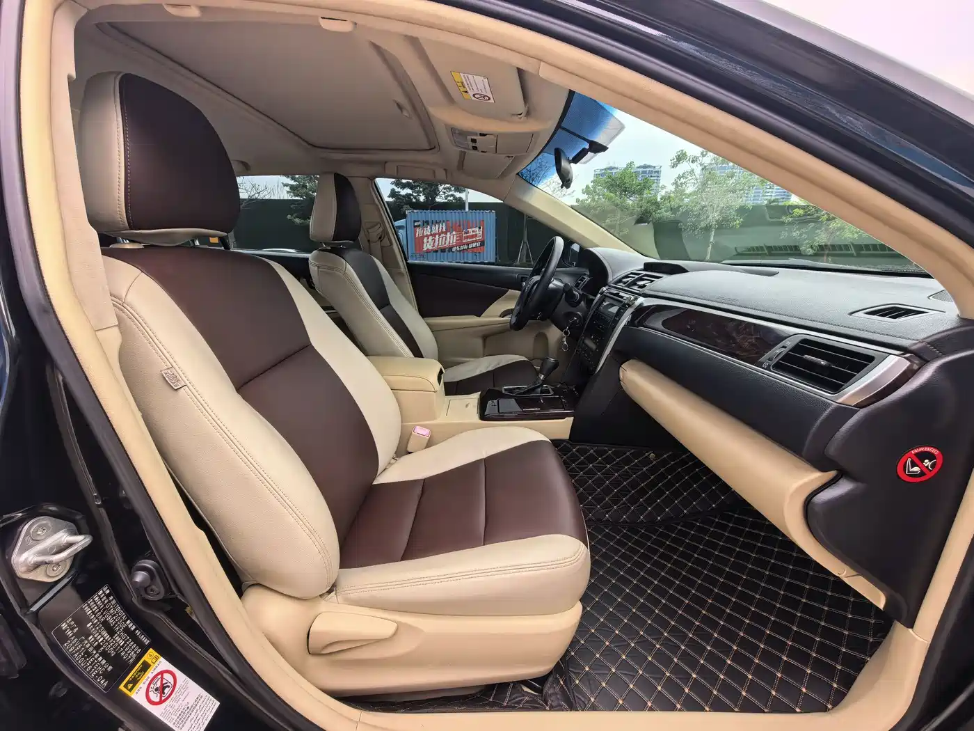Toyota Camry 2016 2.0E 10th Anniversary Elite Edition фото 7