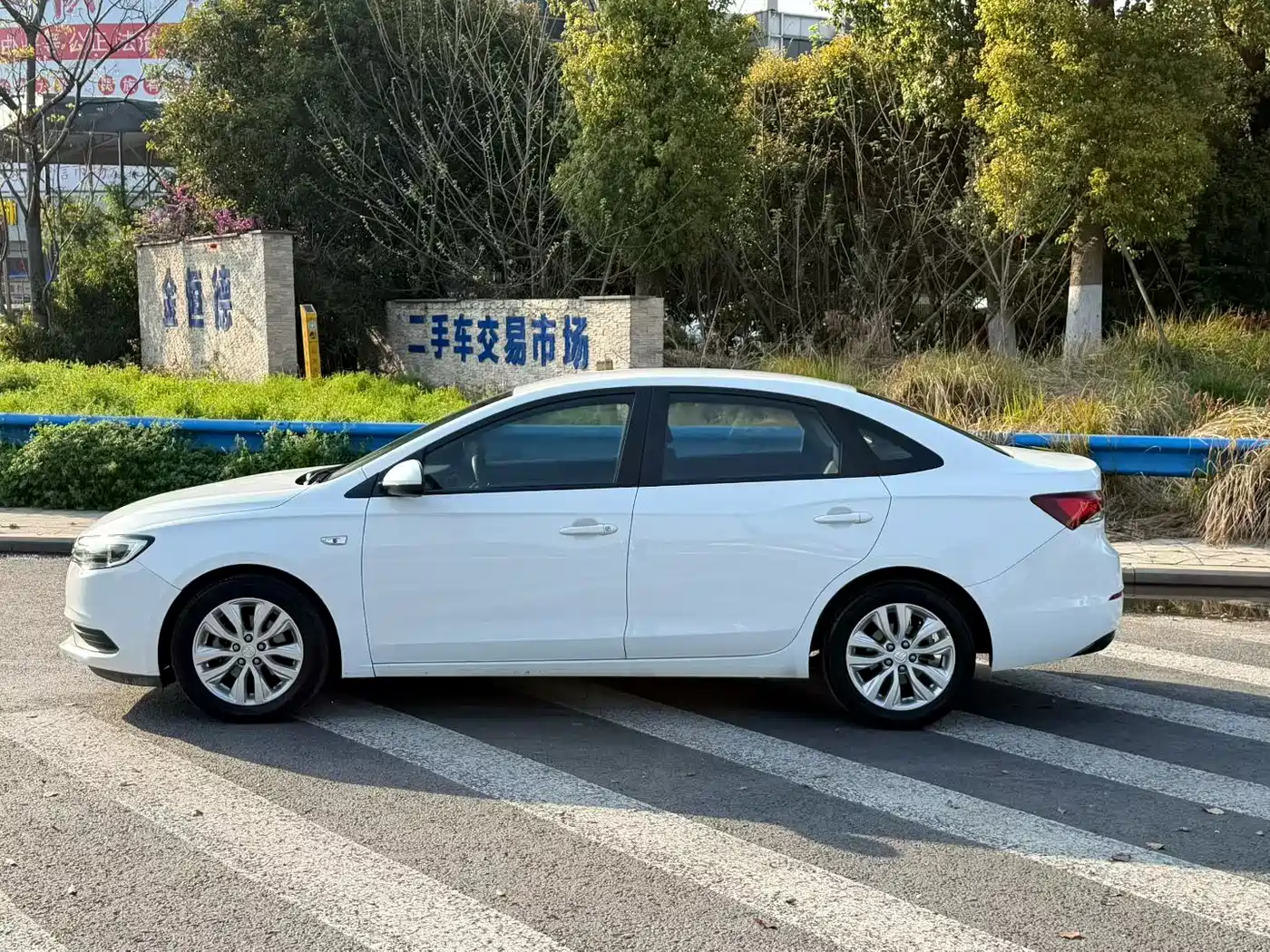 Buick Excelle 2021 Exemplar 1.5L Auto Elite фото 3
