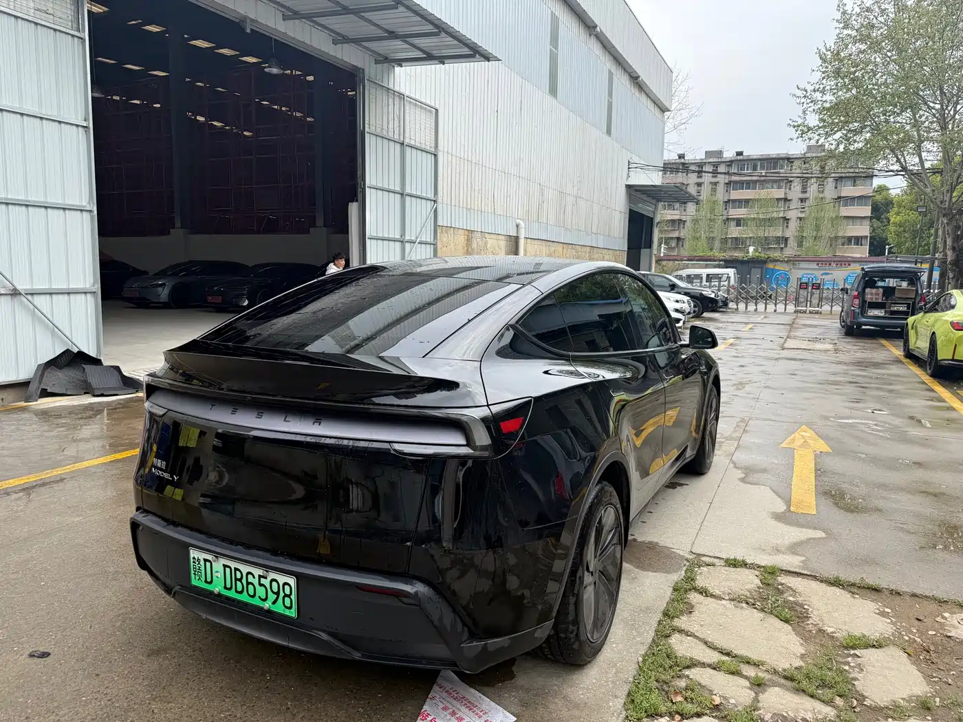 TESLA MODEL Y