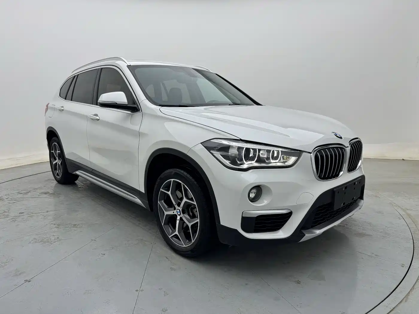 BMW X1 2019 xDrive20Li Premium Model фото 3