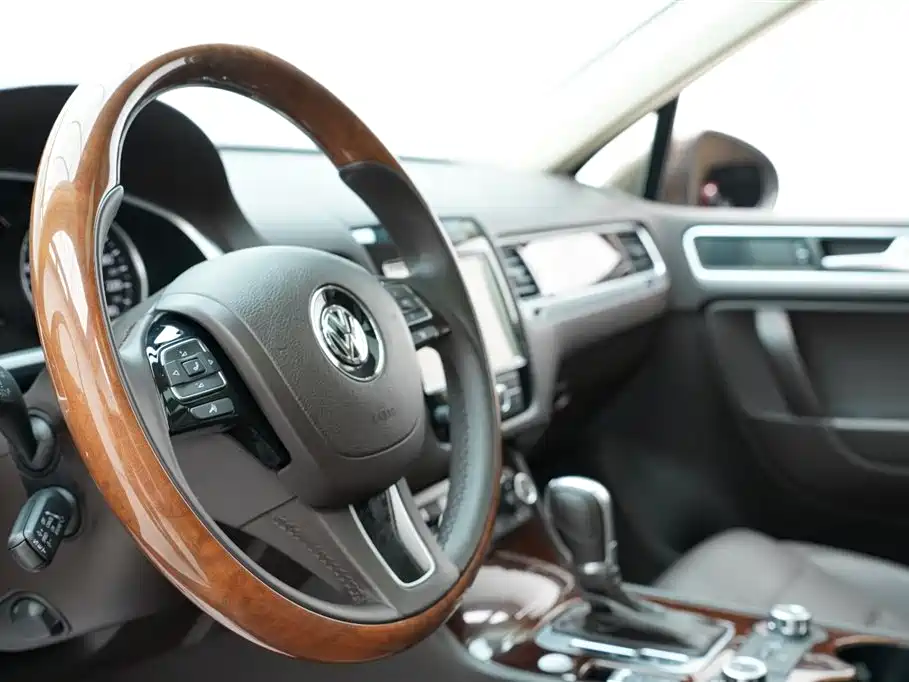 Volkswagen Touareg 2011 3.0TSI Luxury фото 34