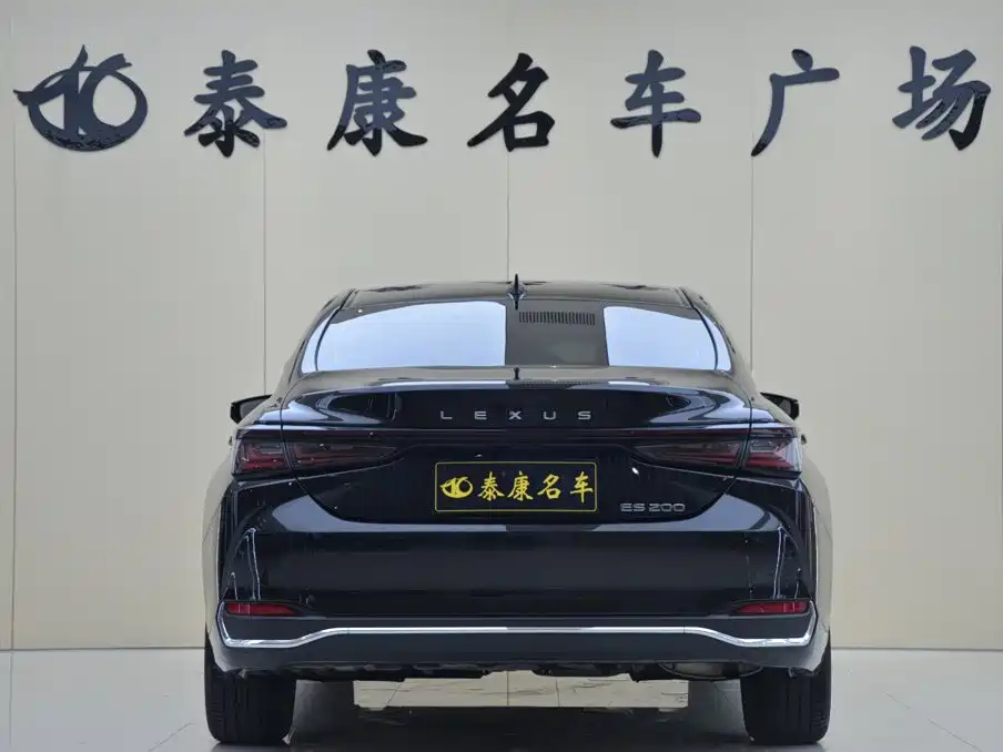 Фото 3 - Lexus ES