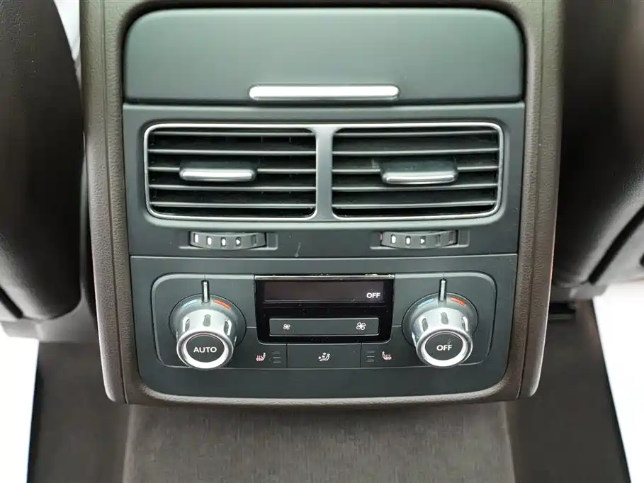 Volkswagen Touareg 2011 3.0TSI Luxury фото 16