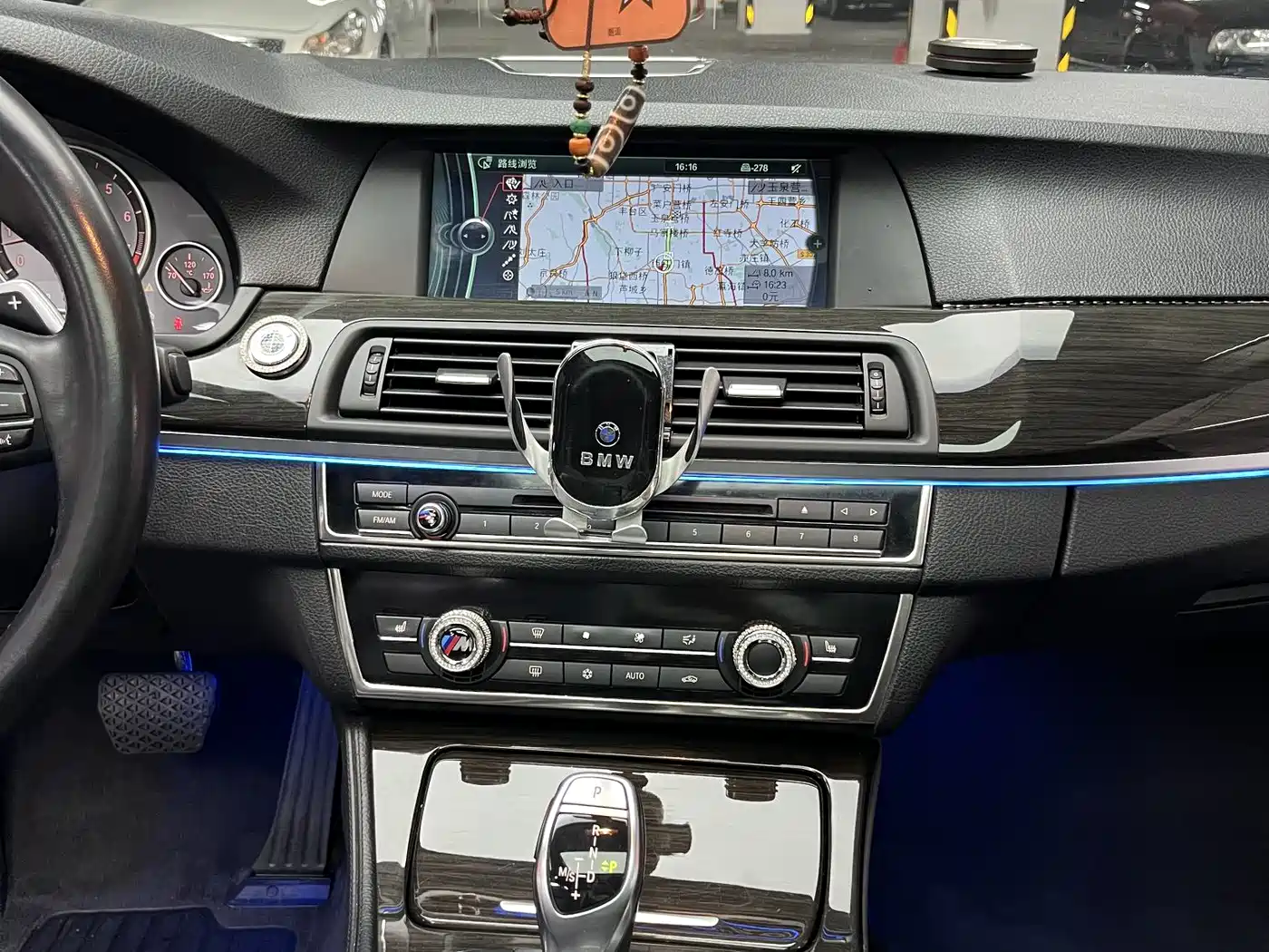BMW 5 Series 2011 535Li Leading фото 19