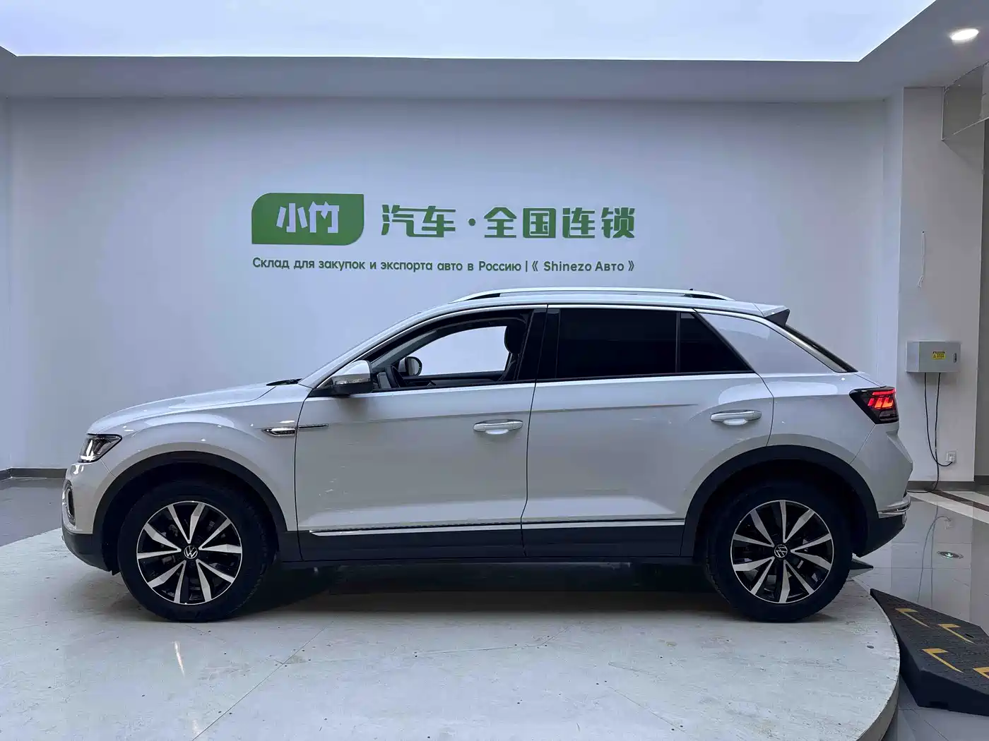 VOLKSWAGEN T-ROC EXPLORING SONGS