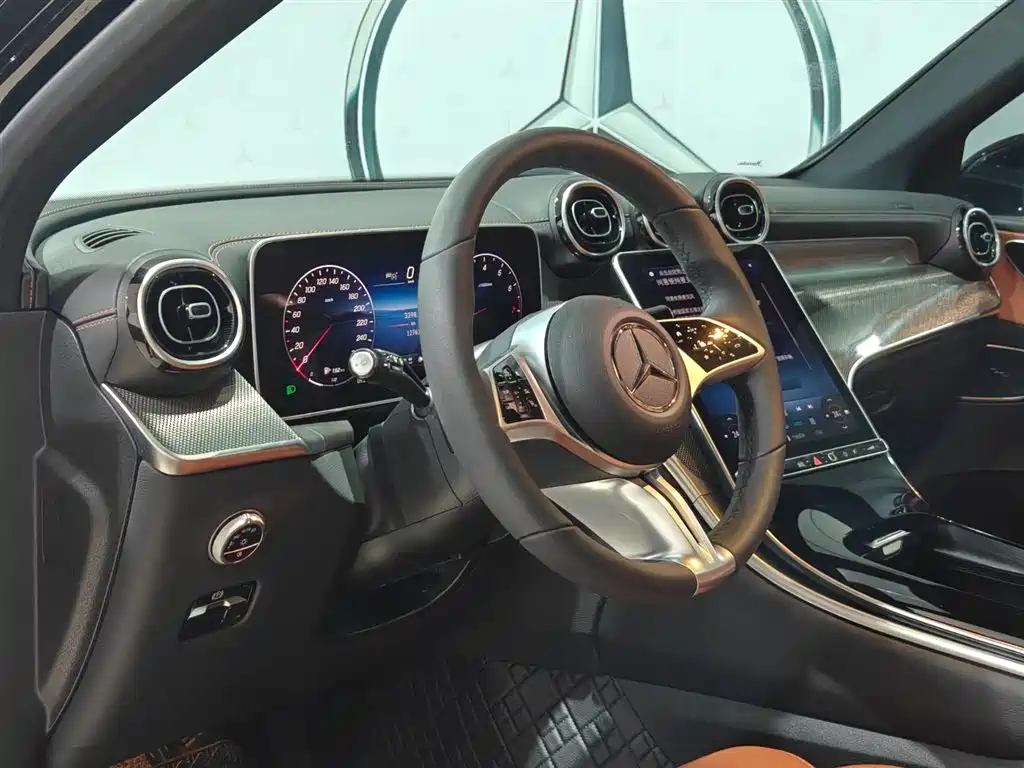 MERCEDES-BENZ GLC