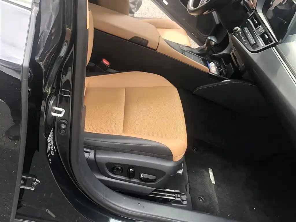 Lexus ES 2021 200 Excellence Edition фото 10