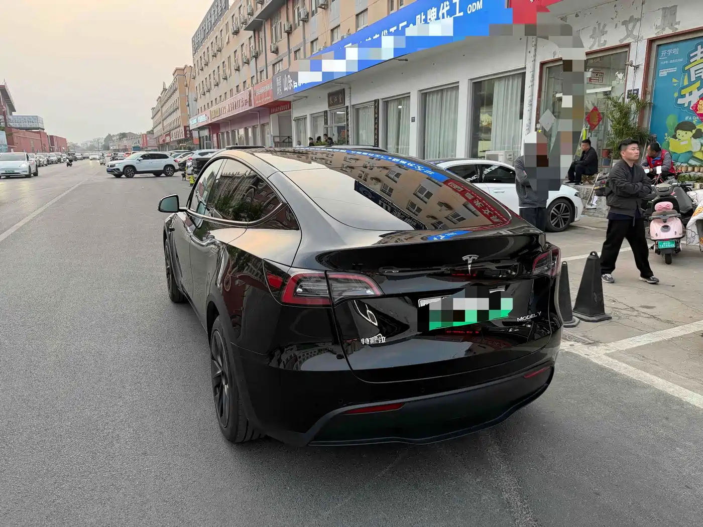 TESLA MODEL Y