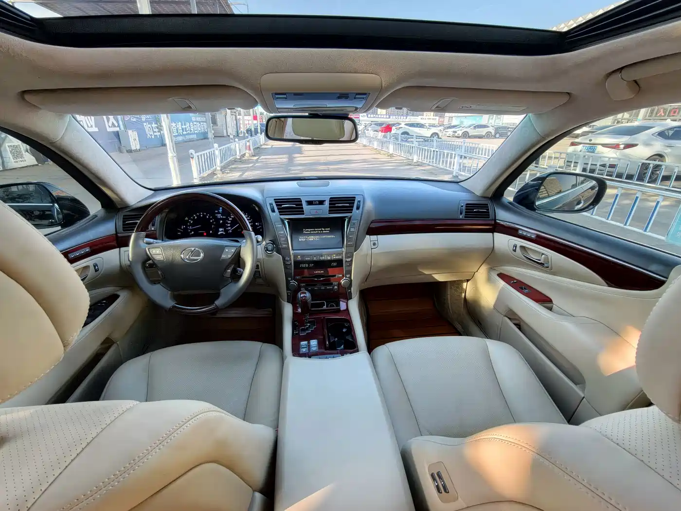 Фото 6 - Lexus LS