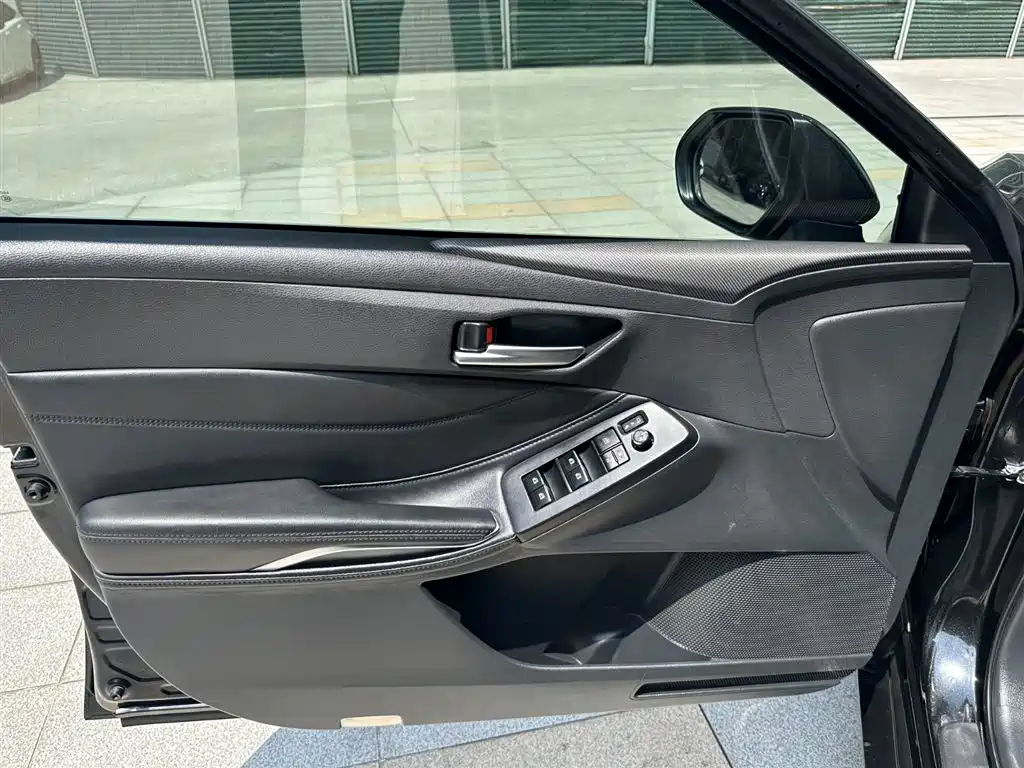 Toyota Avalon 2019 Hybrid 2.5L Luxury Edition China VI фото 12