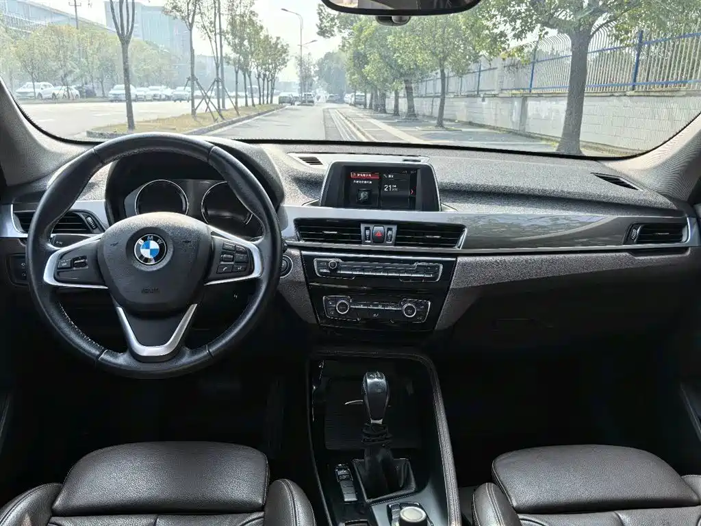 BMW X1 2019 sDrive18Li Premium Model фото 16