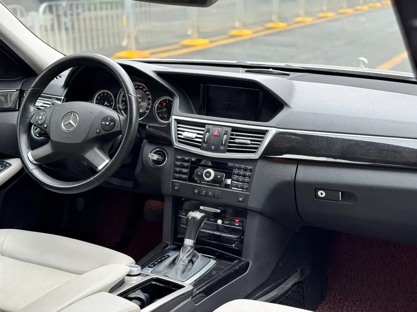 Mercedes-Benz E-Class (Import) 2010 E 260 CGI Fashion фото 10