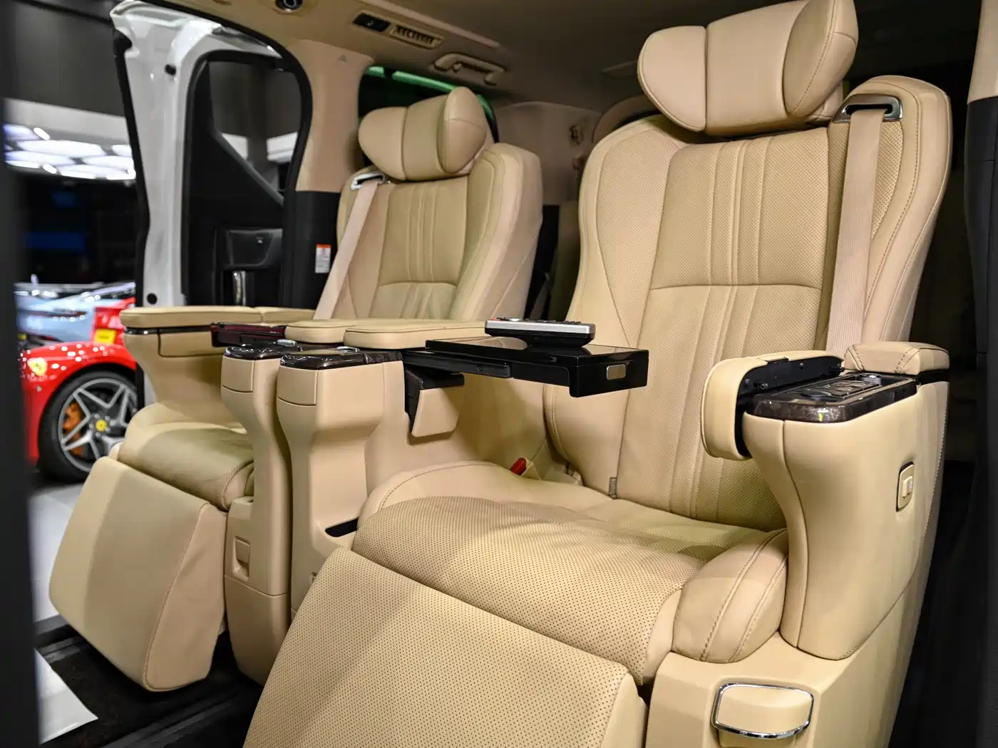 Toyota Alphard 2021 Hybrid 2.5L Premium фото 18