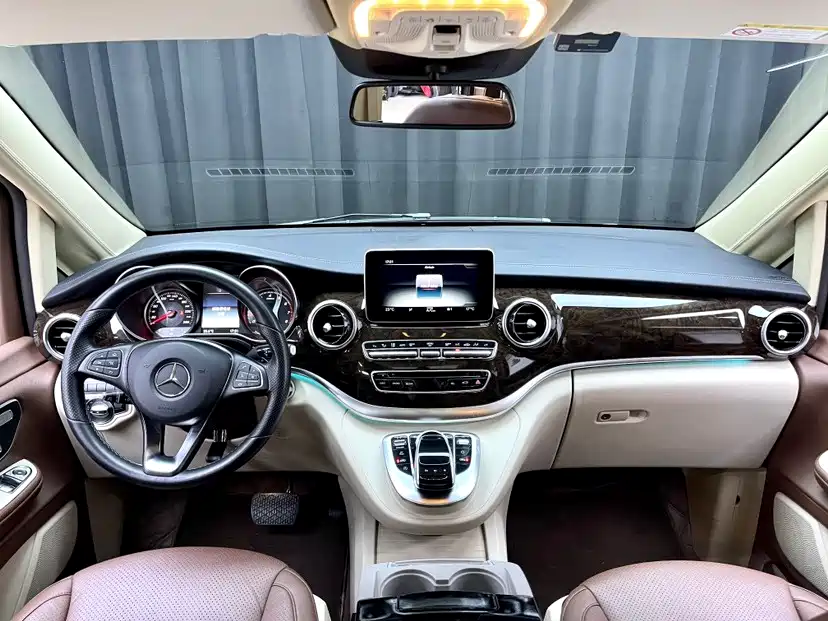 Mercedes-Benz V-Class 2018 V 260 L Premium Long Wheelbase Edition China VI фото 11