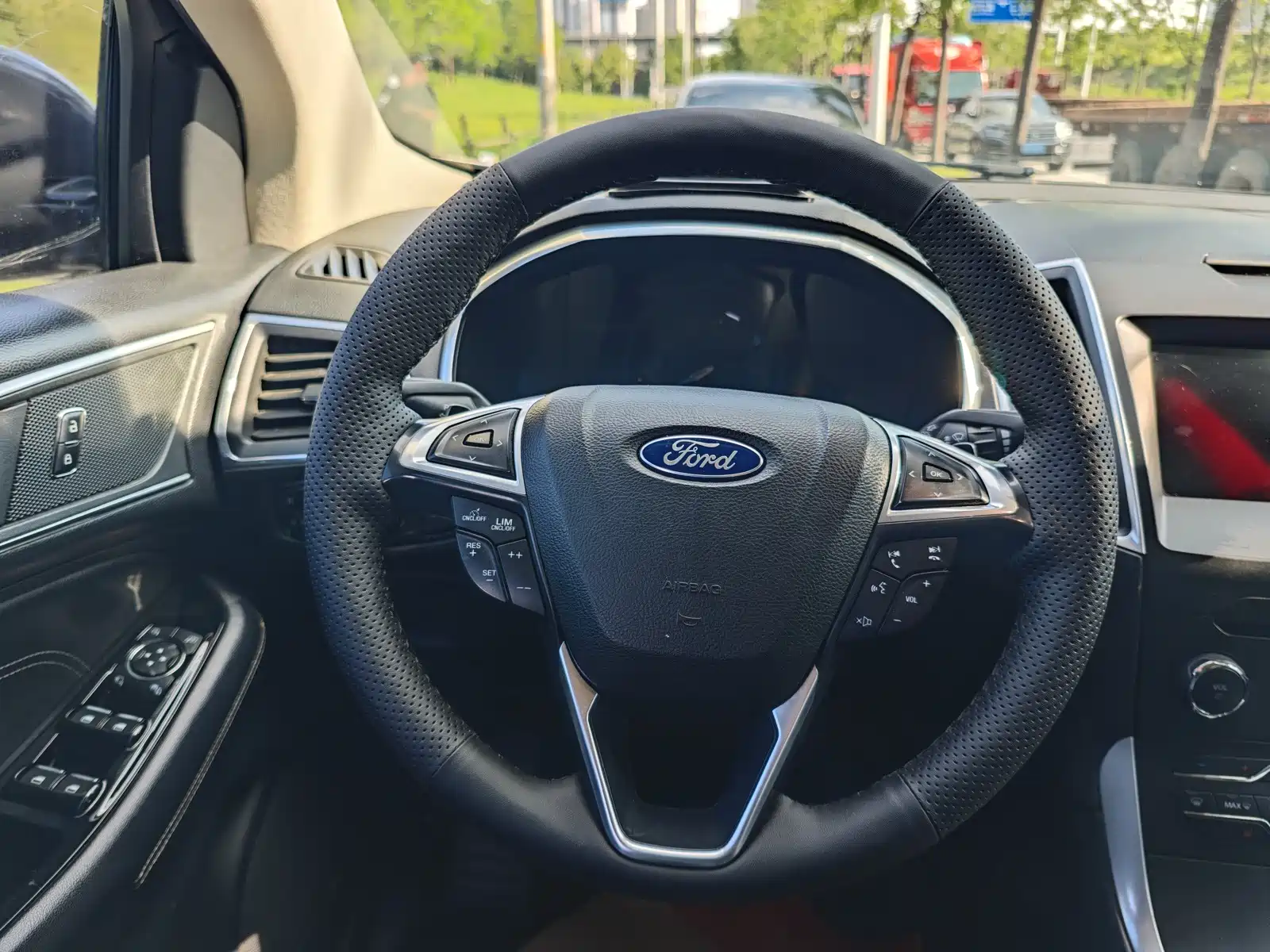 Photo 16 - Ford Edge