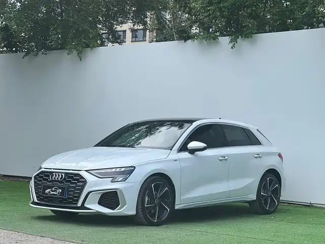 Audi A3 Sportback 35 TFSI, Стиль Спорт