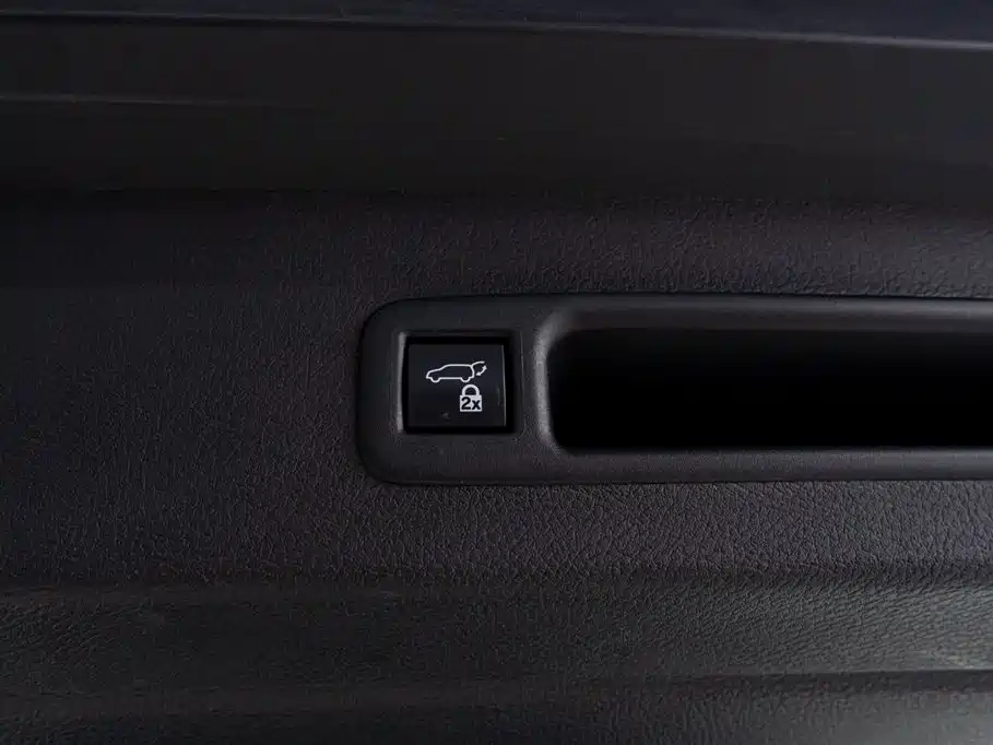 Toyota Sienna 2023 2.5L Hybrid Premium Edition фото 14