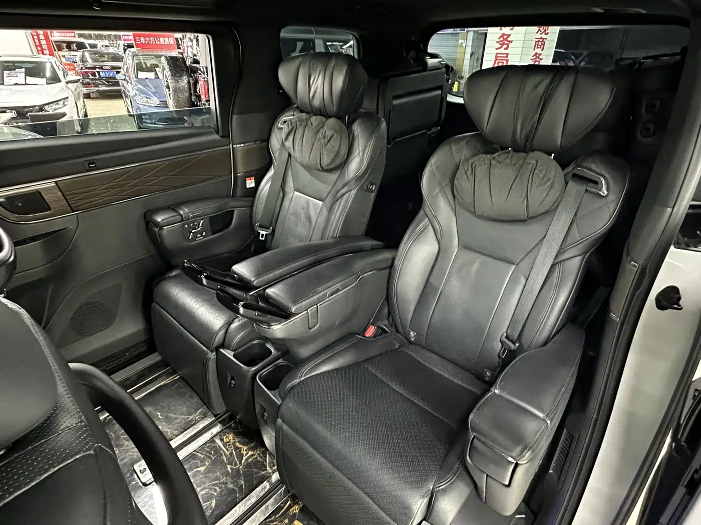 Toyota Vellfire 2024 Crown Hybrid 2.5L Executive Premium Edition фото 33