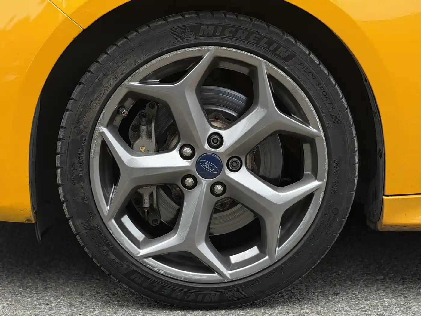 Ford Focus (Import) 2013 2.0T ST Orange Edition фото 17