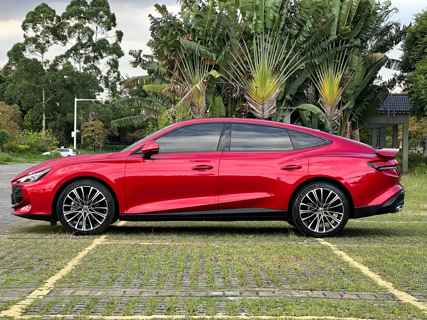 MG MG7
