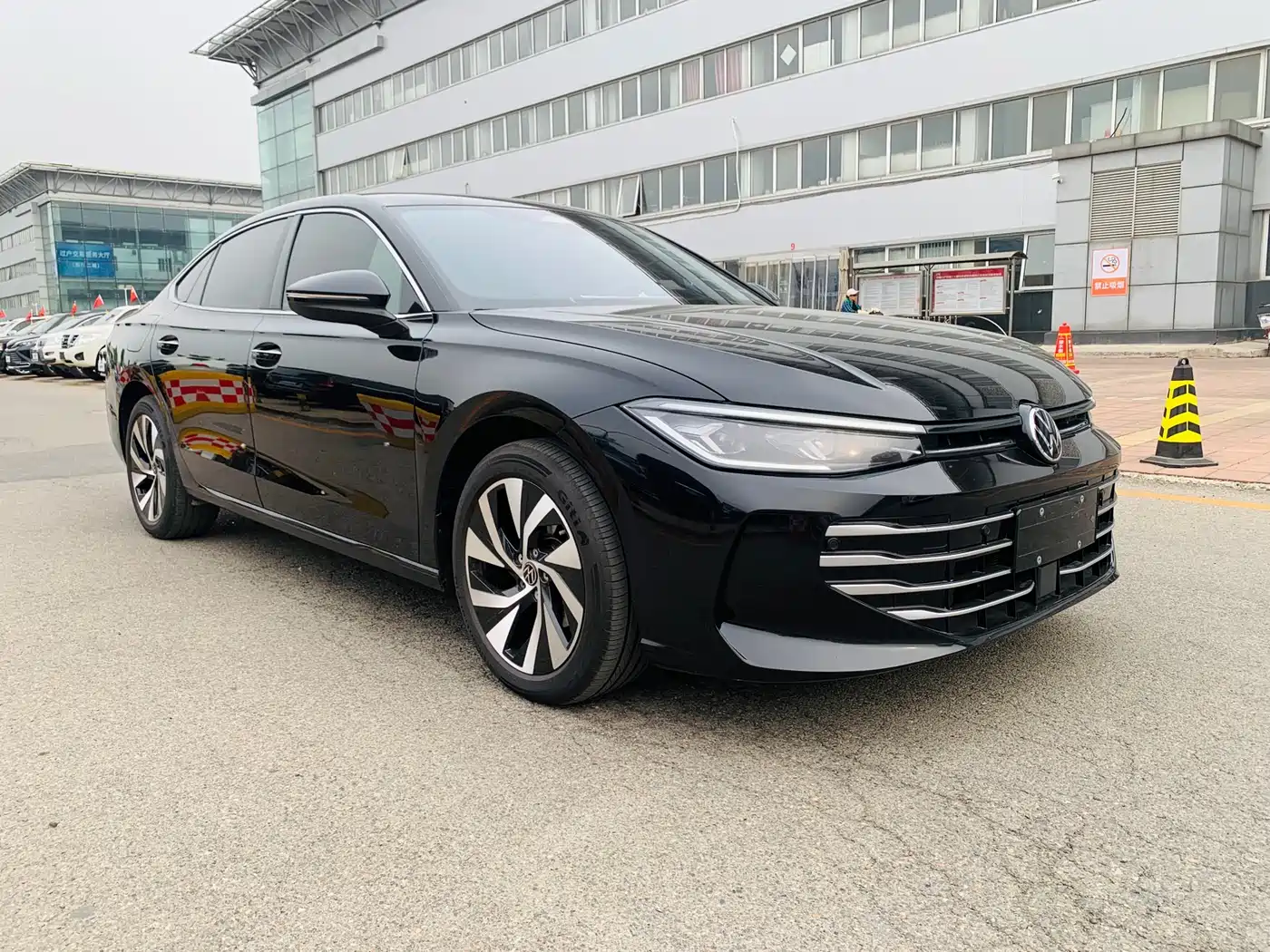 Volkswagen Passat 2025 Pro 380TSI Dragon Glory Edition