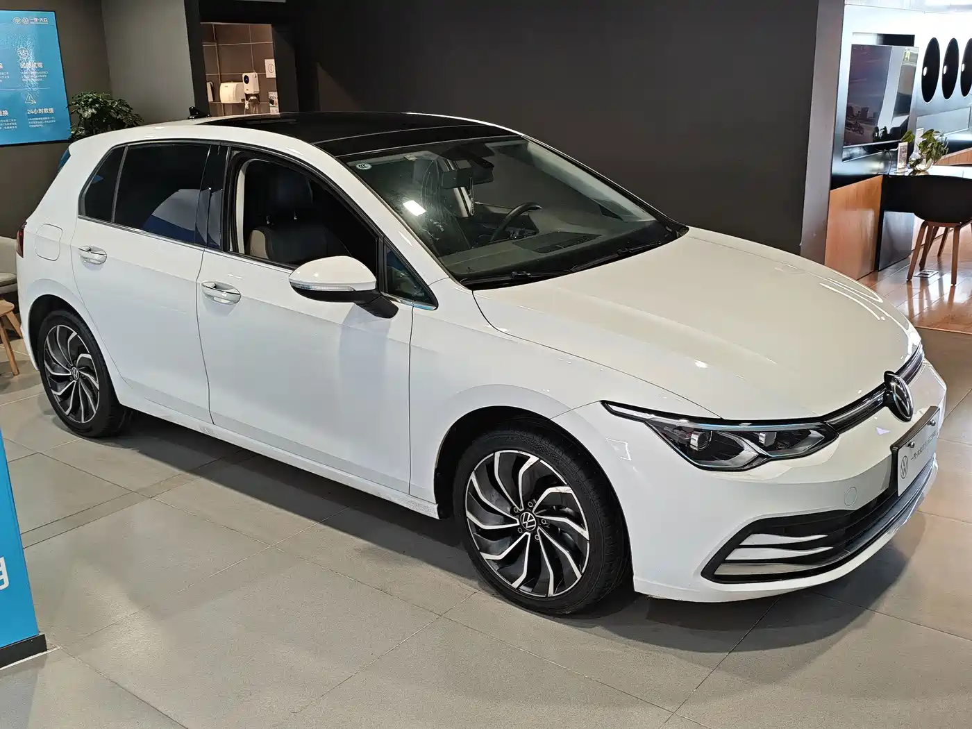 Фото 1 - Volkswagen Golf