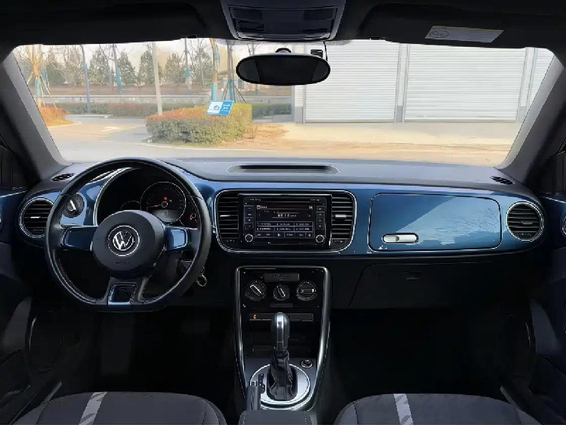 Volkswagen Beetle 2017 180TSI Enjoy фото 6