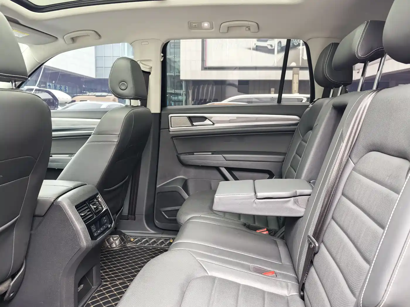 Volkswagen Teramont 2019 330TSI 2WD Luxury China VI фото 12