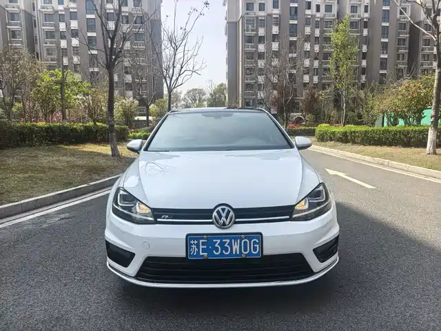 VOLKSWAGEN GOLF