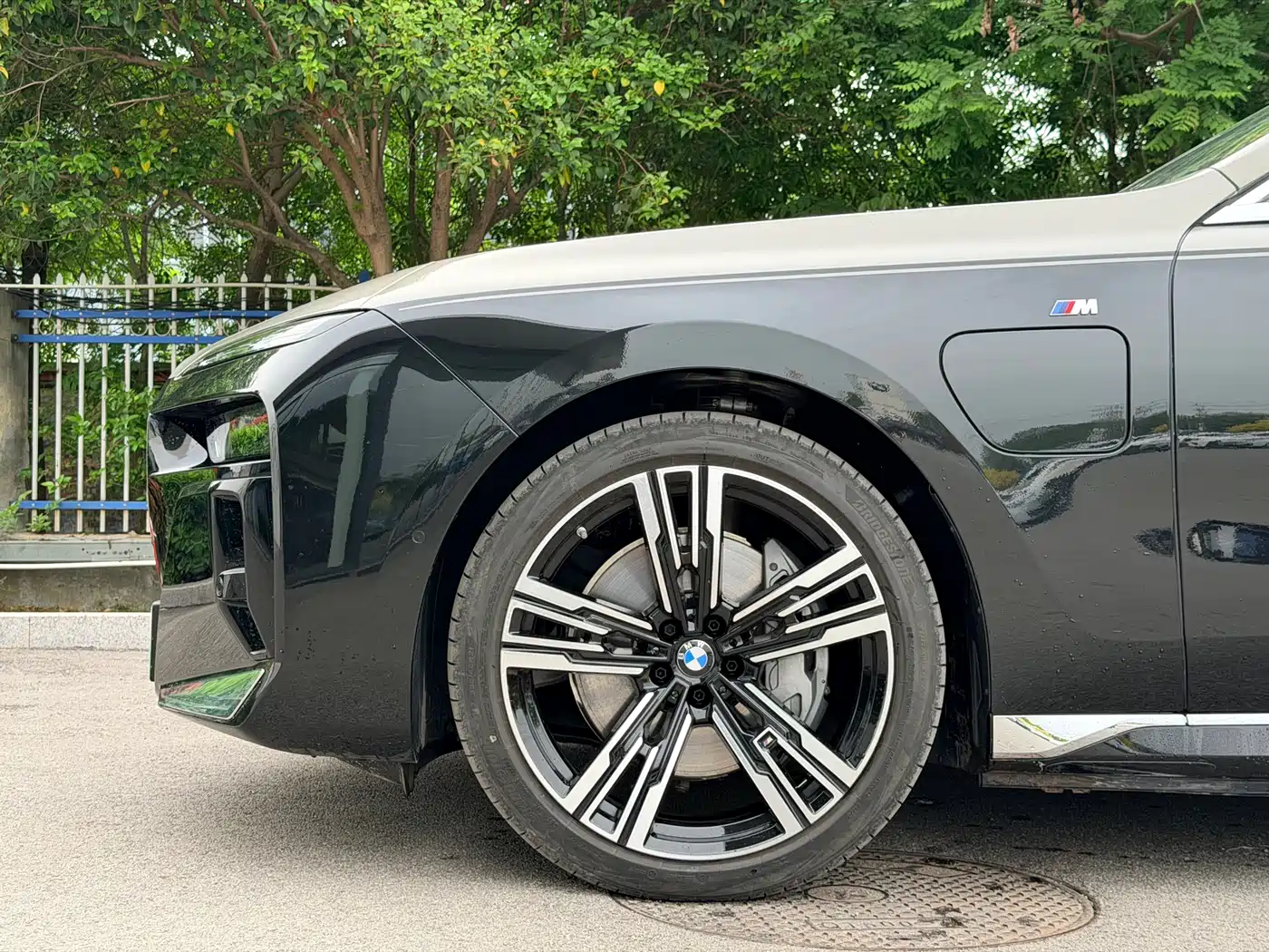 BMW i7 2023 Model xDrive60L M Sport Package фото 4