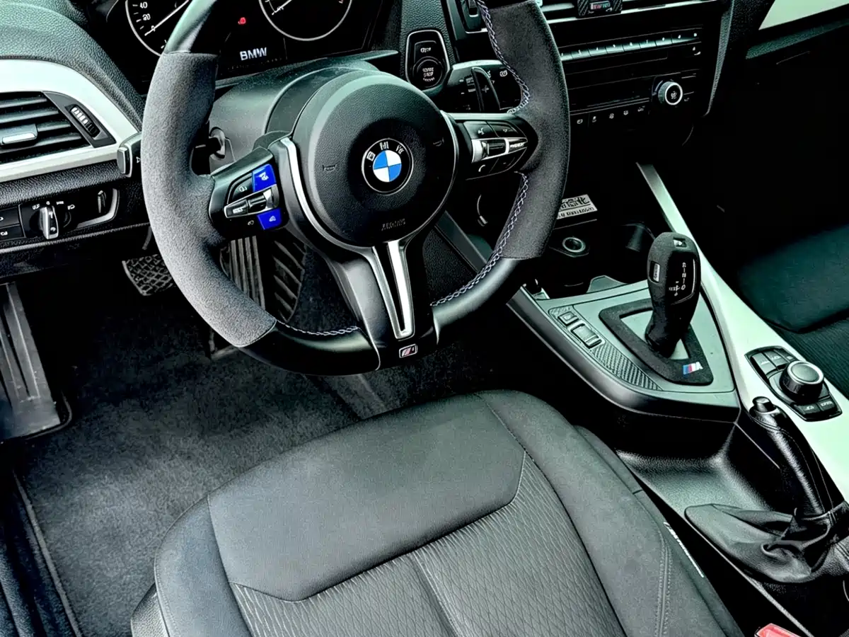BMW 1 Series (Import) 2013 Facelift 118i Leading Model фото 5