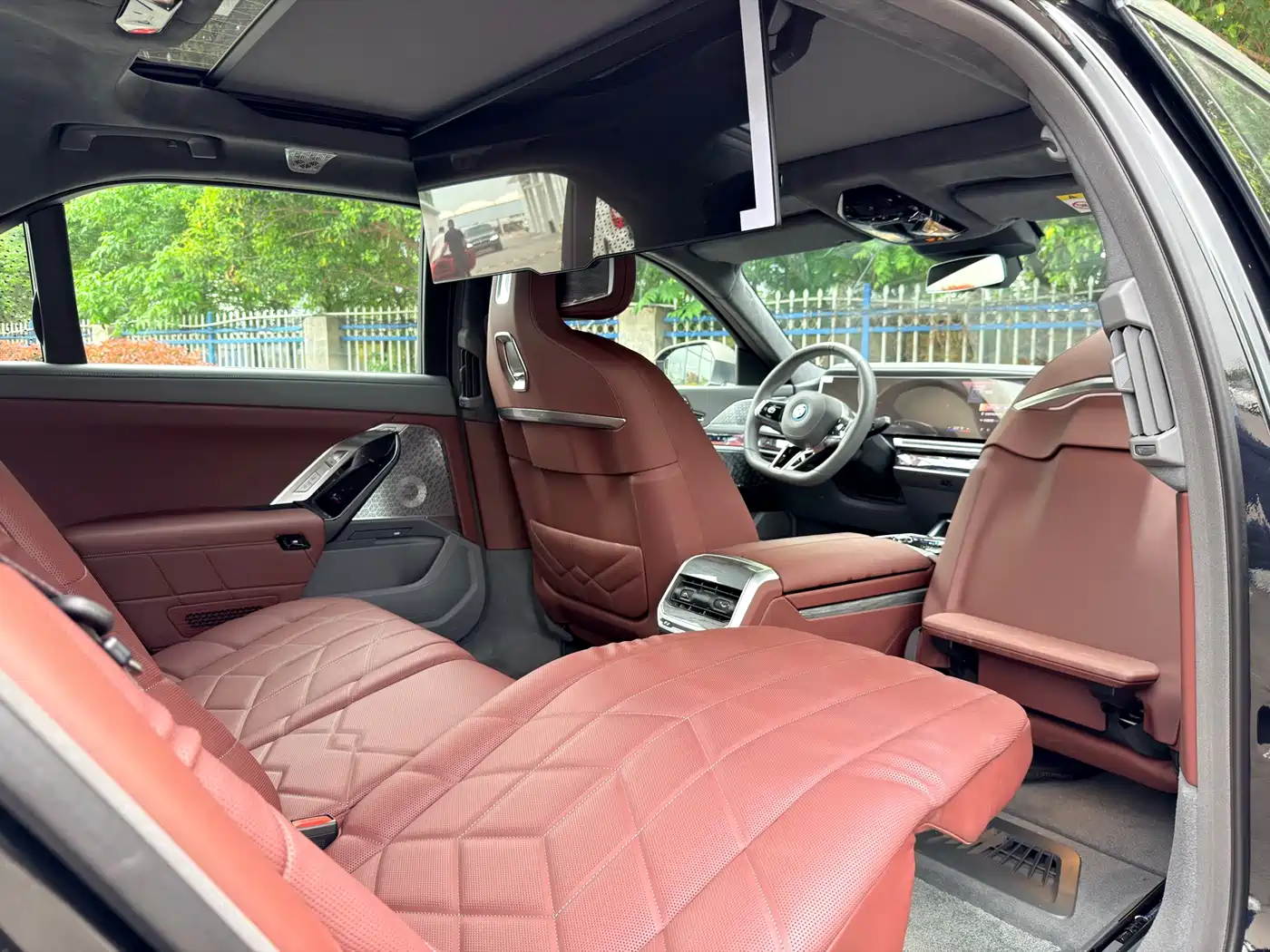 BMW i7 2023 Model xDrive60L M Sport Package фото 11