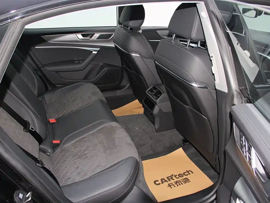 Audi A7L 2024 45 TFSI quattro Premium Luxury фото 22