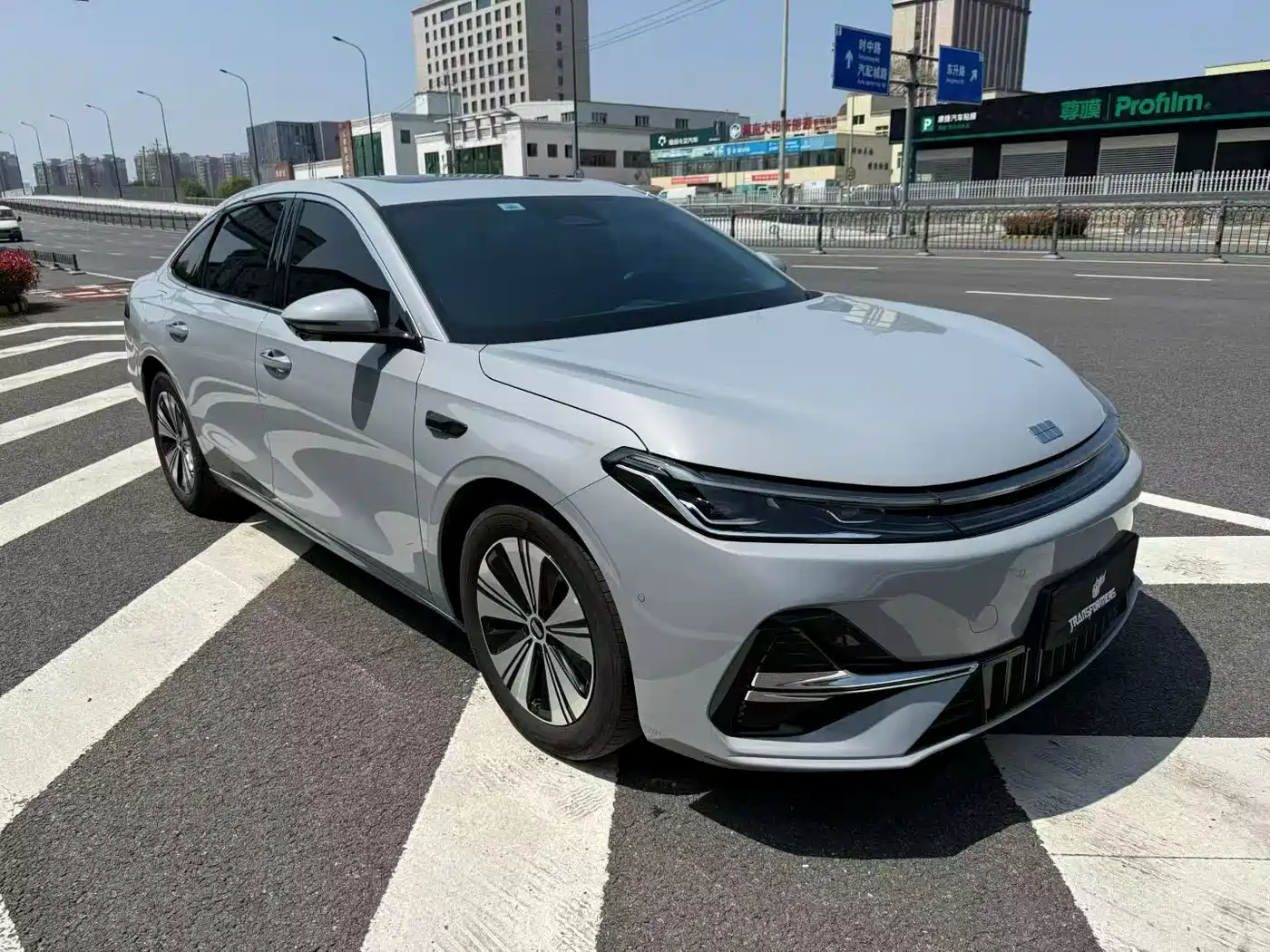 Geely Galaxy Galaxy A7 2025 EM-i 70km Explorer Edition фото 3